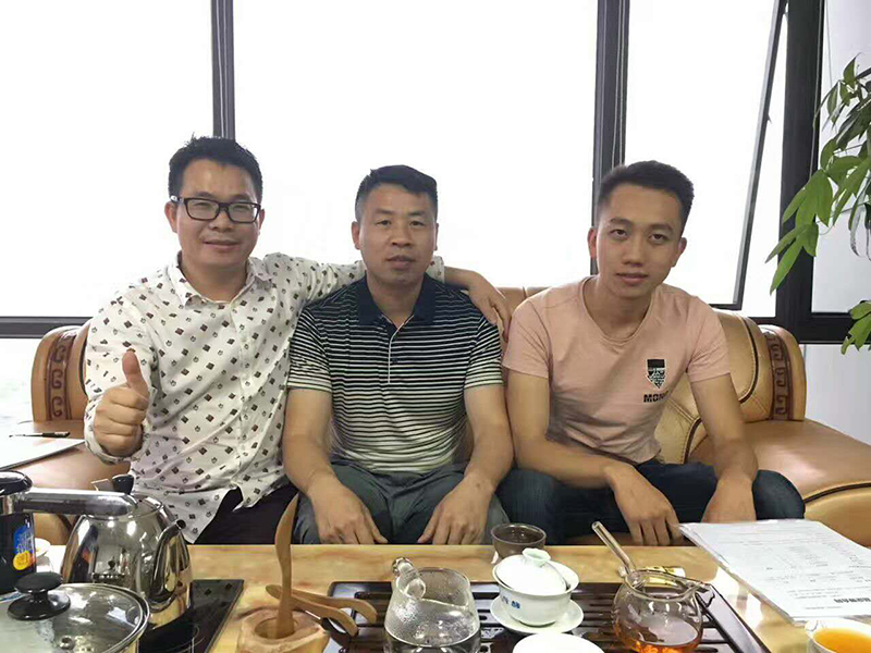 湖南周老板現場簽約Z5161全自動鑄造機