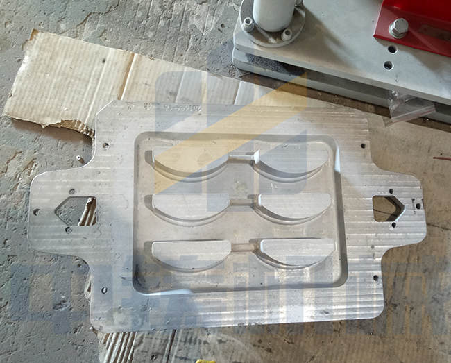 全自動(dòng)水平鑄造機(jī)