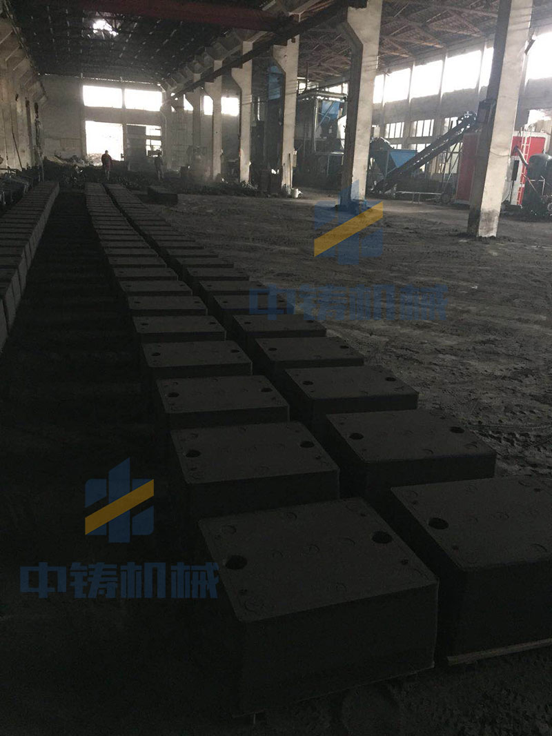 砂型整齊排列好等待澆注